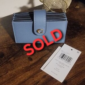 SOLD // Nwt Coach Essential Card Wallet